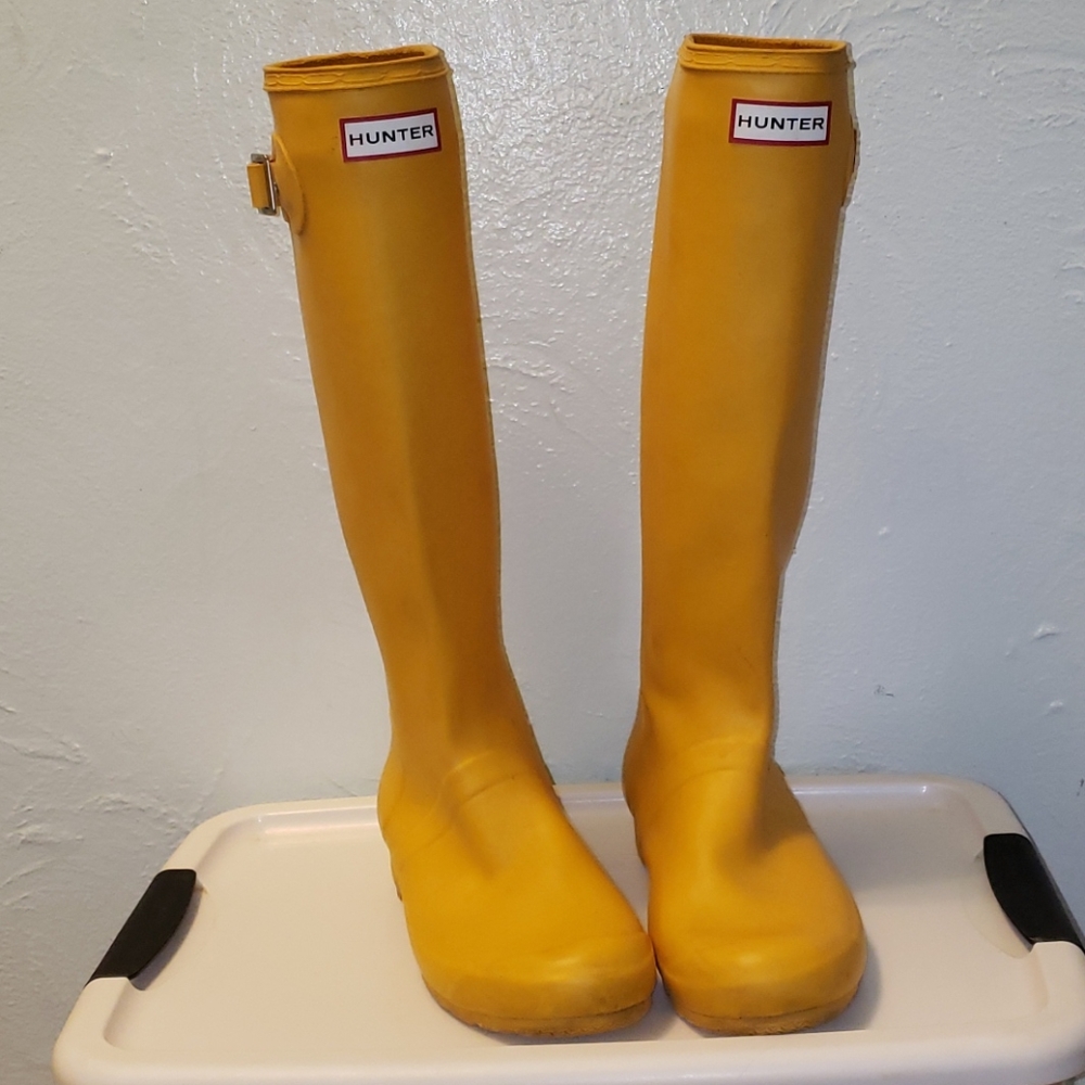Hunter rain boots yellow